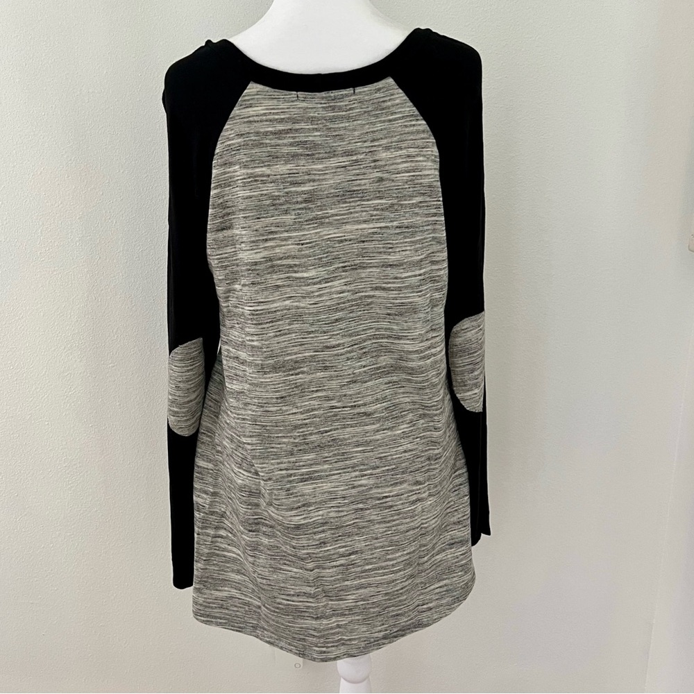 Cherish Brand Women’s Long Sleeve Two Tone Top with Elbow Patches. Size Large.